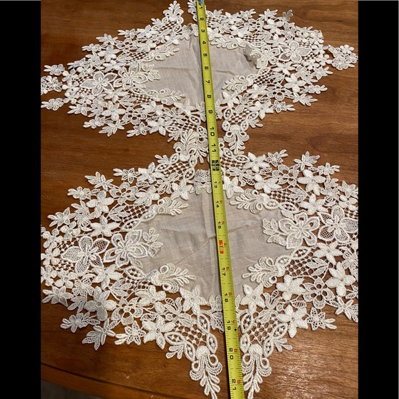 2 TWO beautiful hand made LACE doilies VINTAGE - Picture 2 of 16